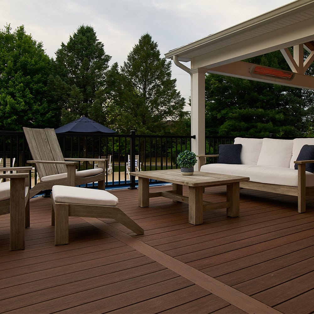 This open-air lounge space allows this family to relax under the stars and catch up on each other’s day. Pure bliss!