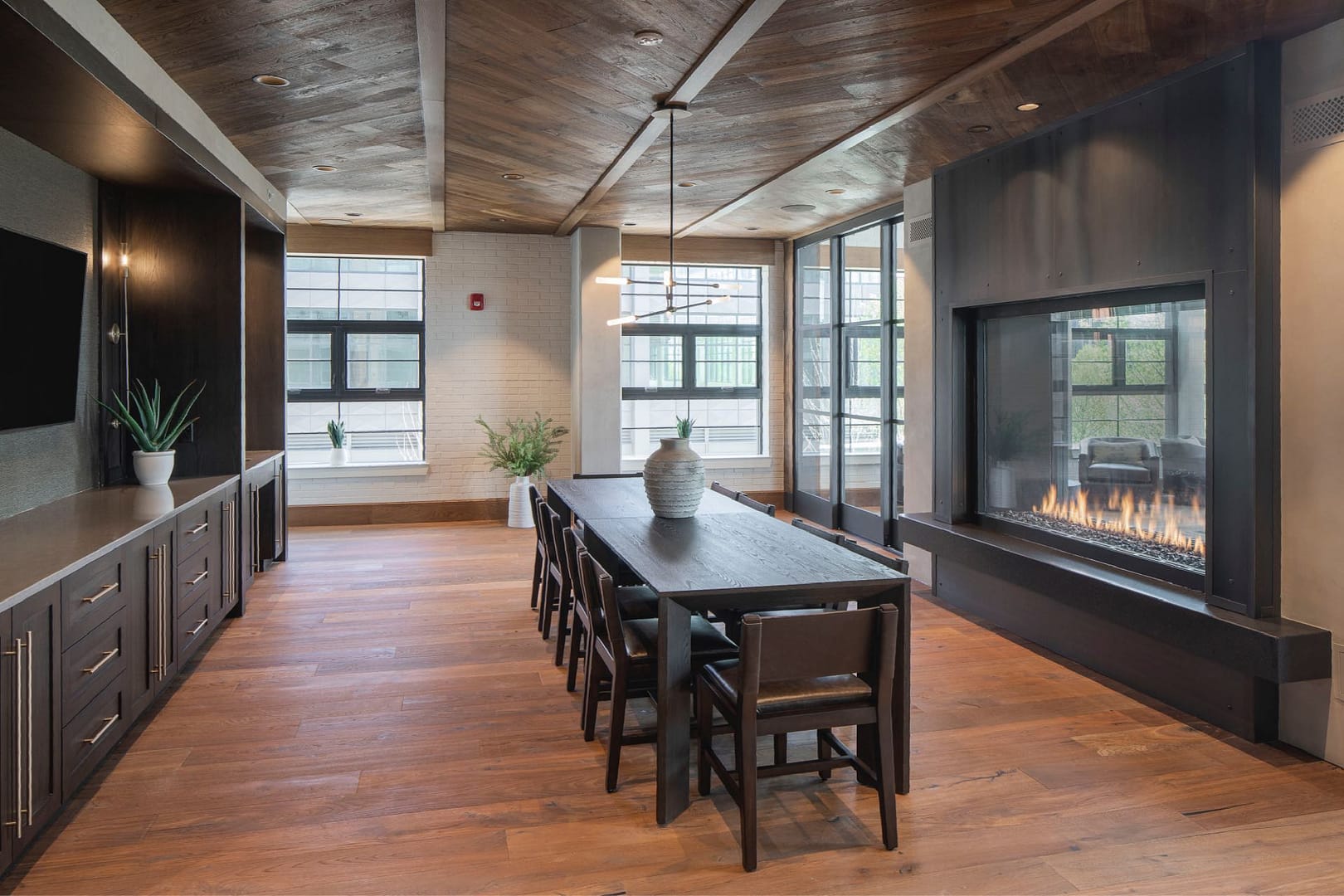 RyeHouse_Int_Amenity_CoworkingSpace2_MatthewBorkosk_April2023