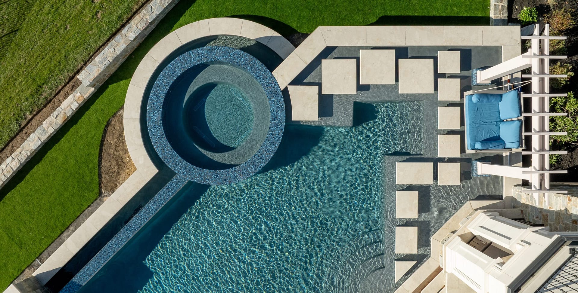 Ultra-Luxury shotcrete pool and Spa by Budd Pools & Spas